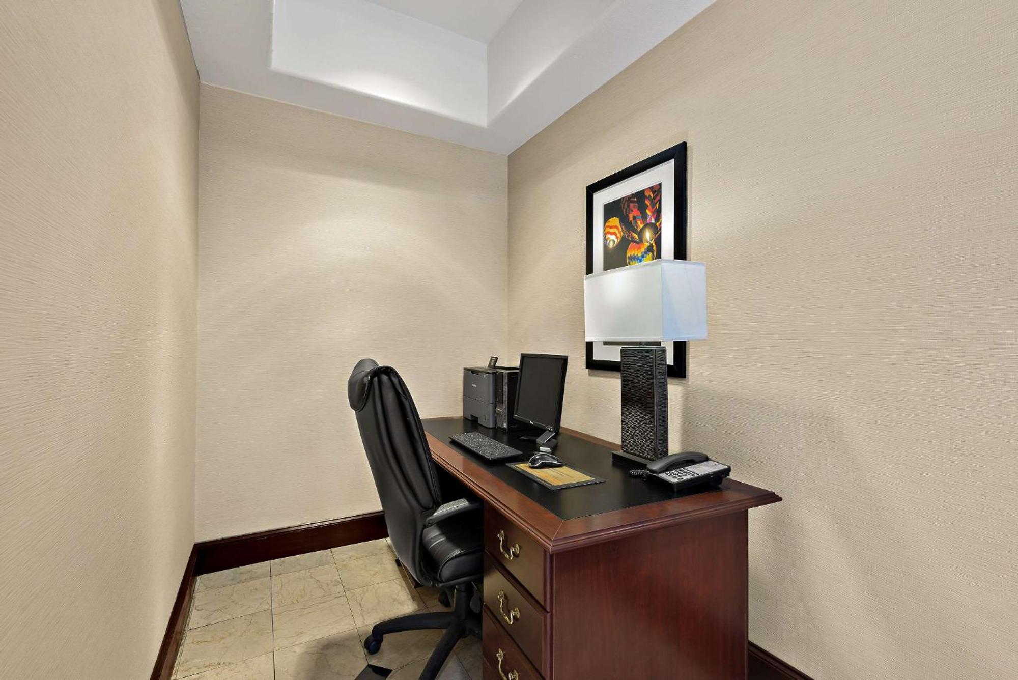 Comfort Inn & Suites Airport Convention Center Reno Esterno foto