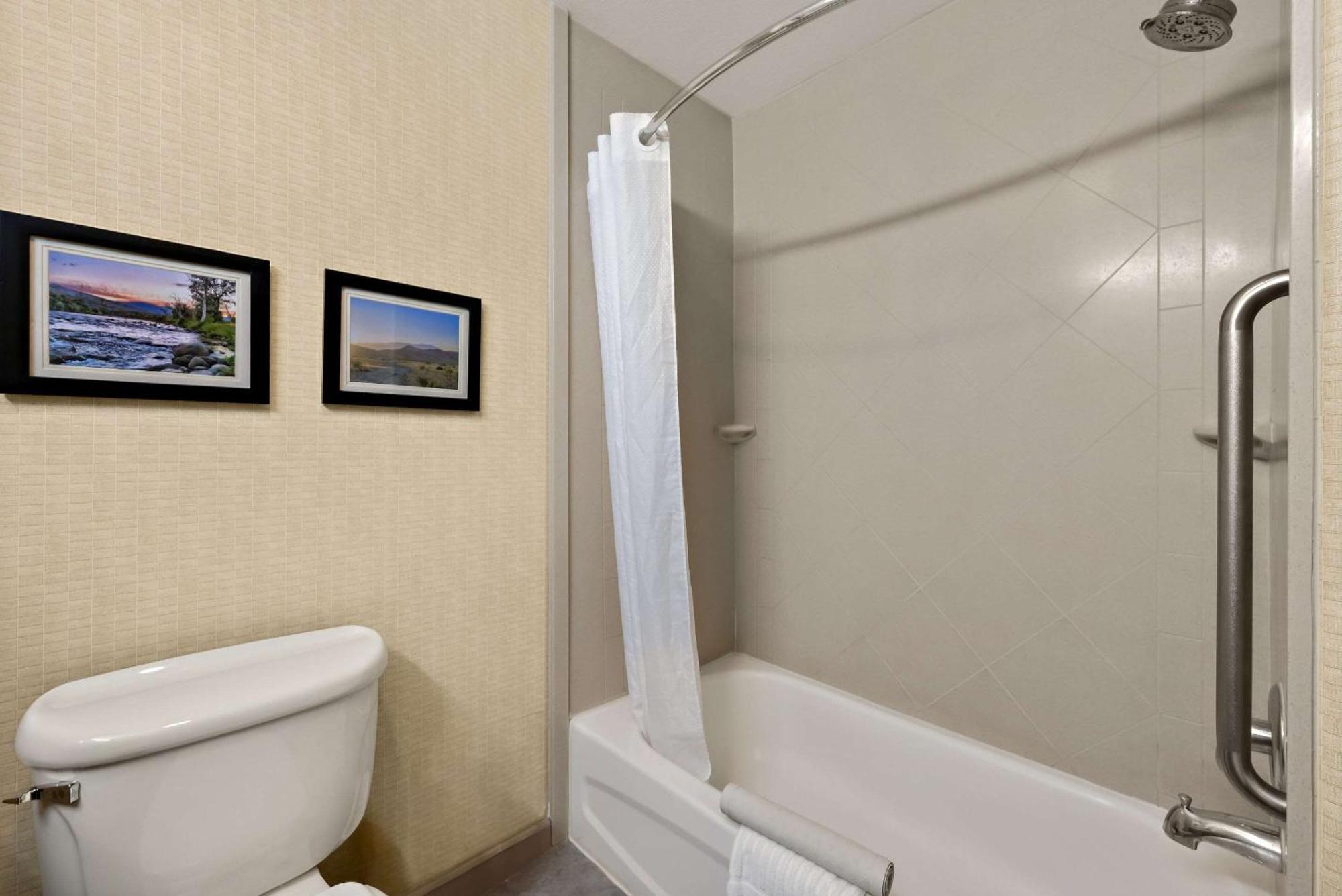 Comfort Inn & Suites Airport Convention Center Reno Esterno foto