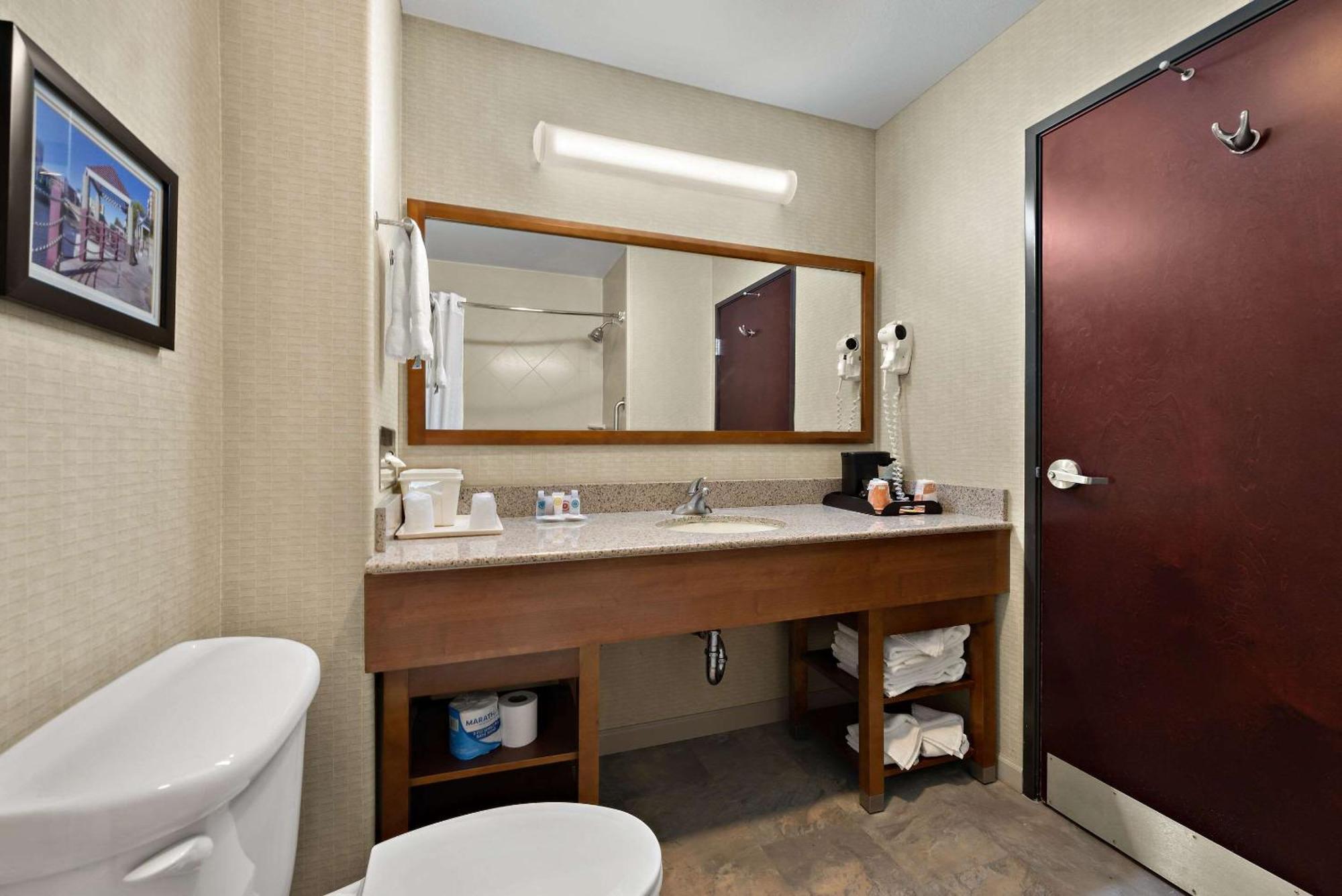 Comfort Inn & Suites Airport Convention Center Reno Esterno foto