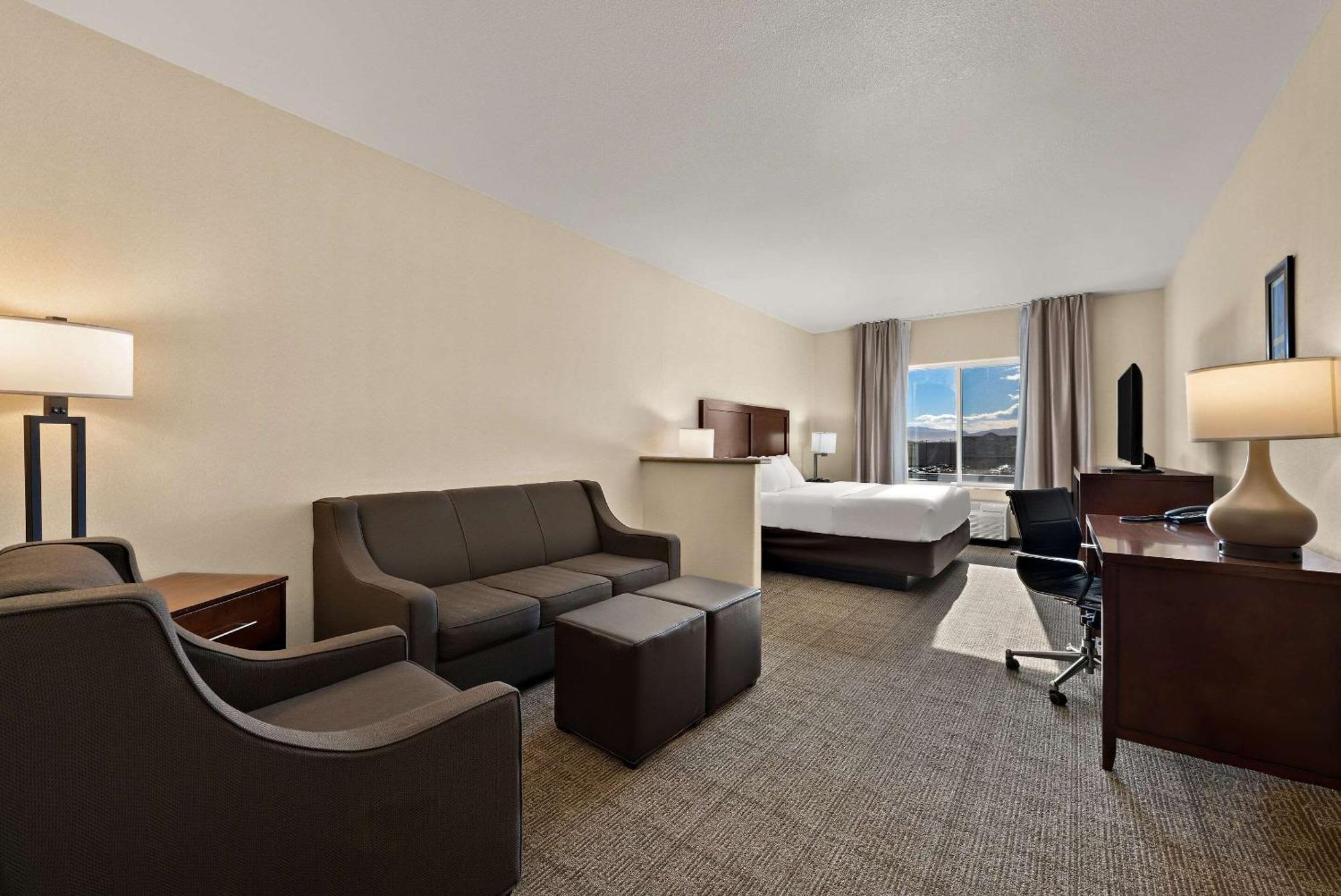 Comfort Inn & Suites Airport Convention Center Reno Esterno foto
