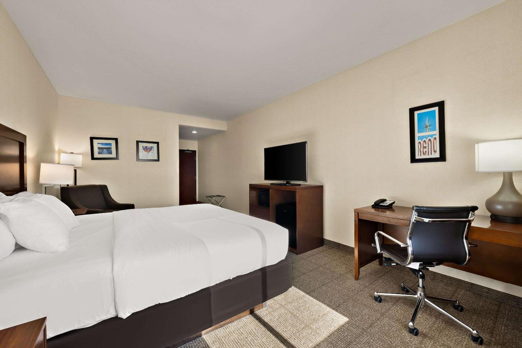 Comfort Inn & Suites Airport Convention Center Reno Esterno foto