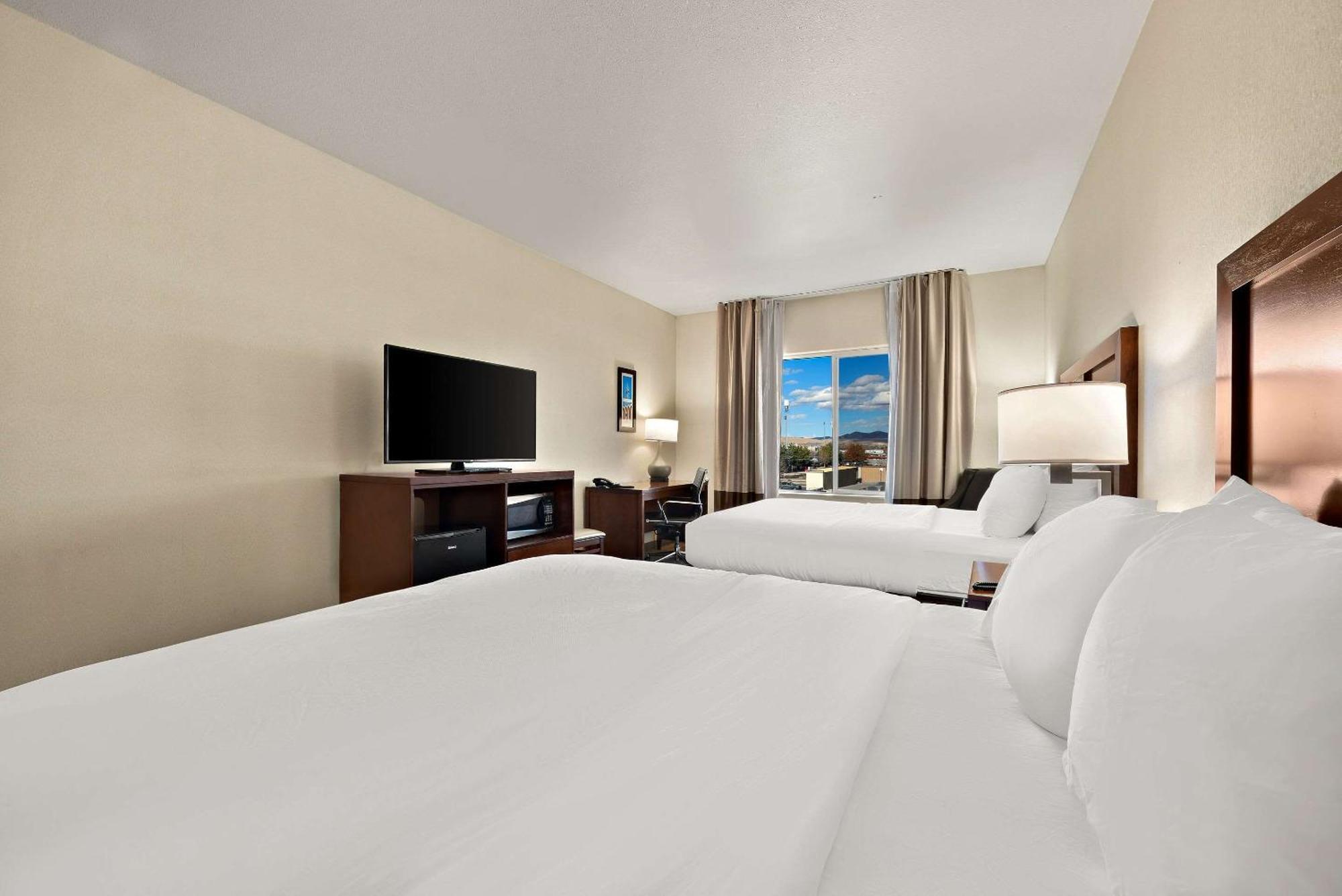 Comfort Inn & Suites Airport Convention Center Reno Esterno foto