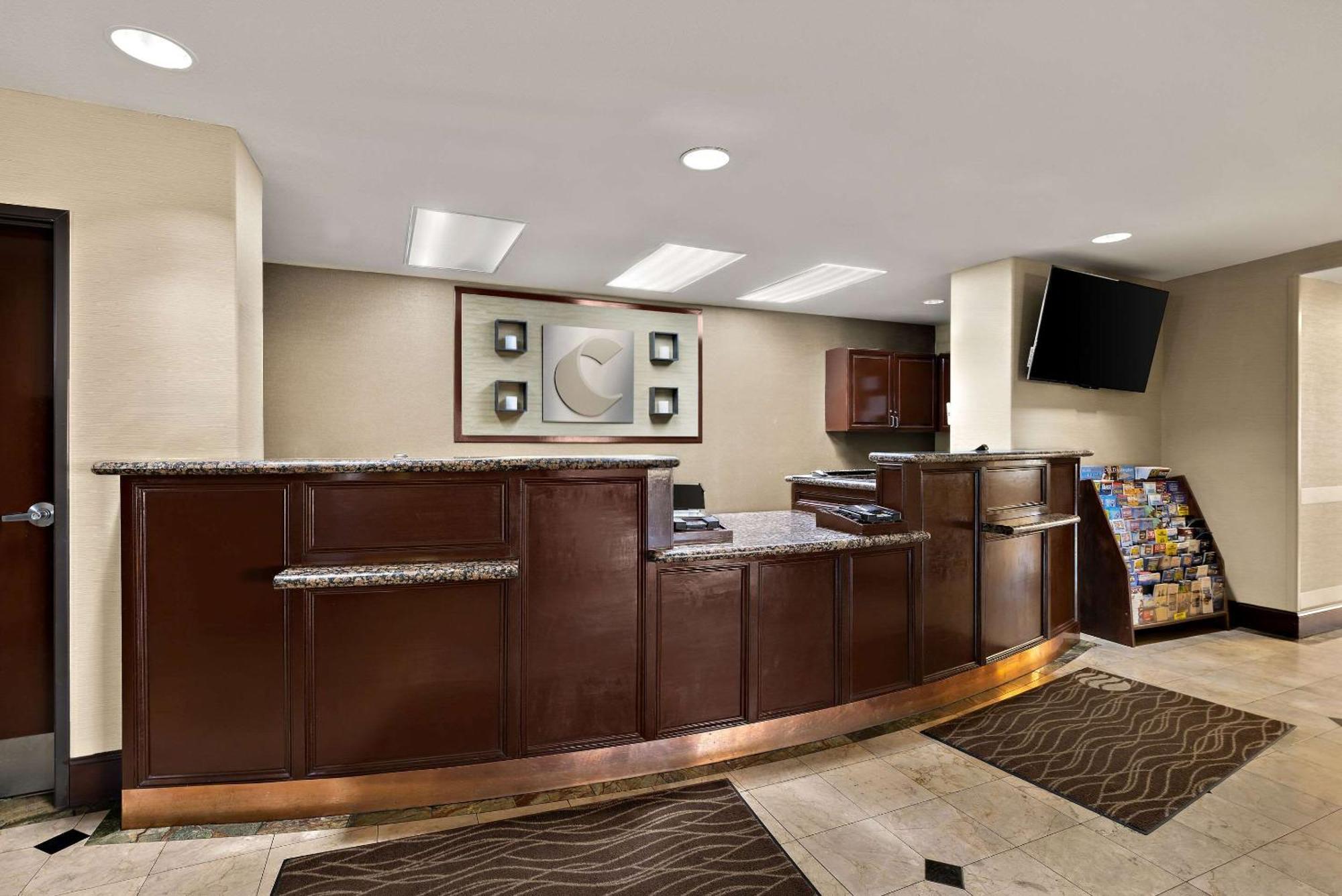 Comfort Inn & Suites Airport Convention Center Reno Esterno foto