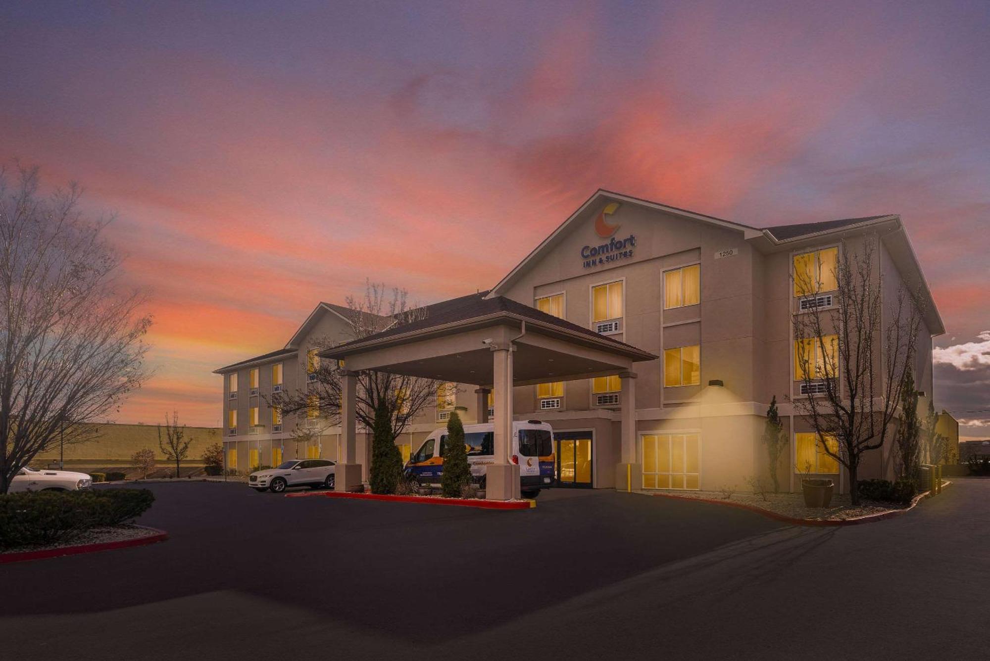 Comfort Inn & Suites Airport Convention Center Reno Esterno foto